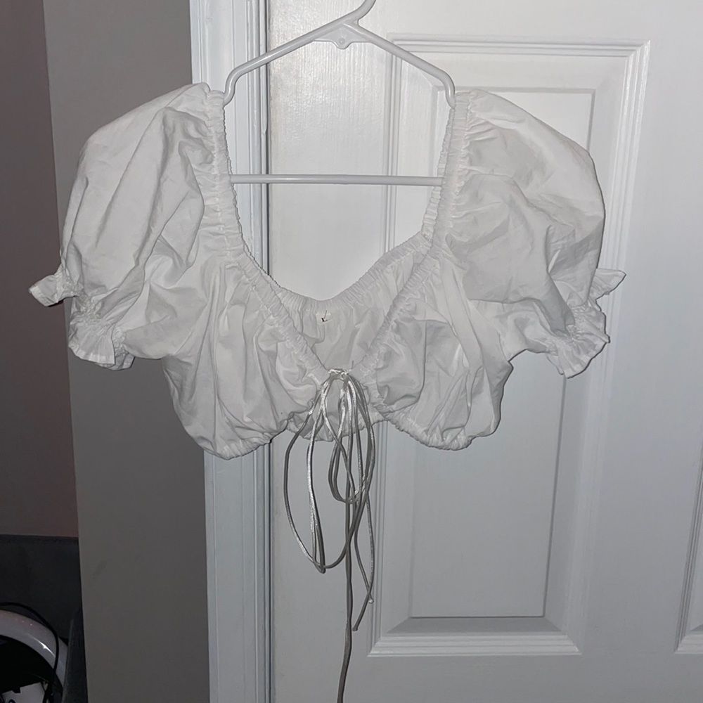 Cropped blouse with strings you can tie in the front, super cute